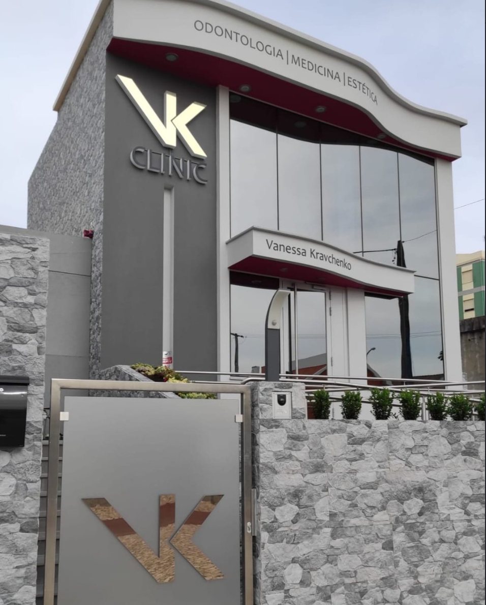 Fachada da VK Clinic na Rua das Águas, em Setúbal