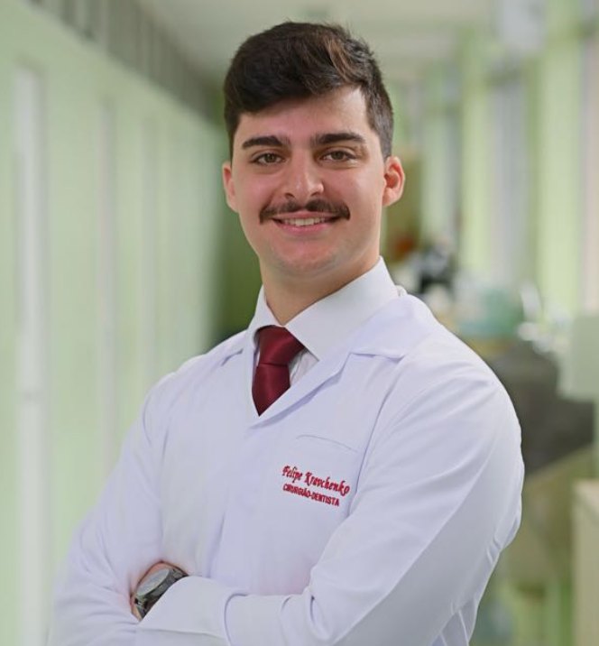 Dr. Felipe Kravchenko, Médico dentista na VK Clinic